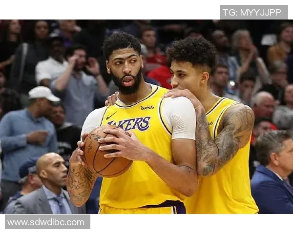 湖人主帅沃格尔确认詹姆斯将缺席下一场比赛，库兹马或将接替首发位置